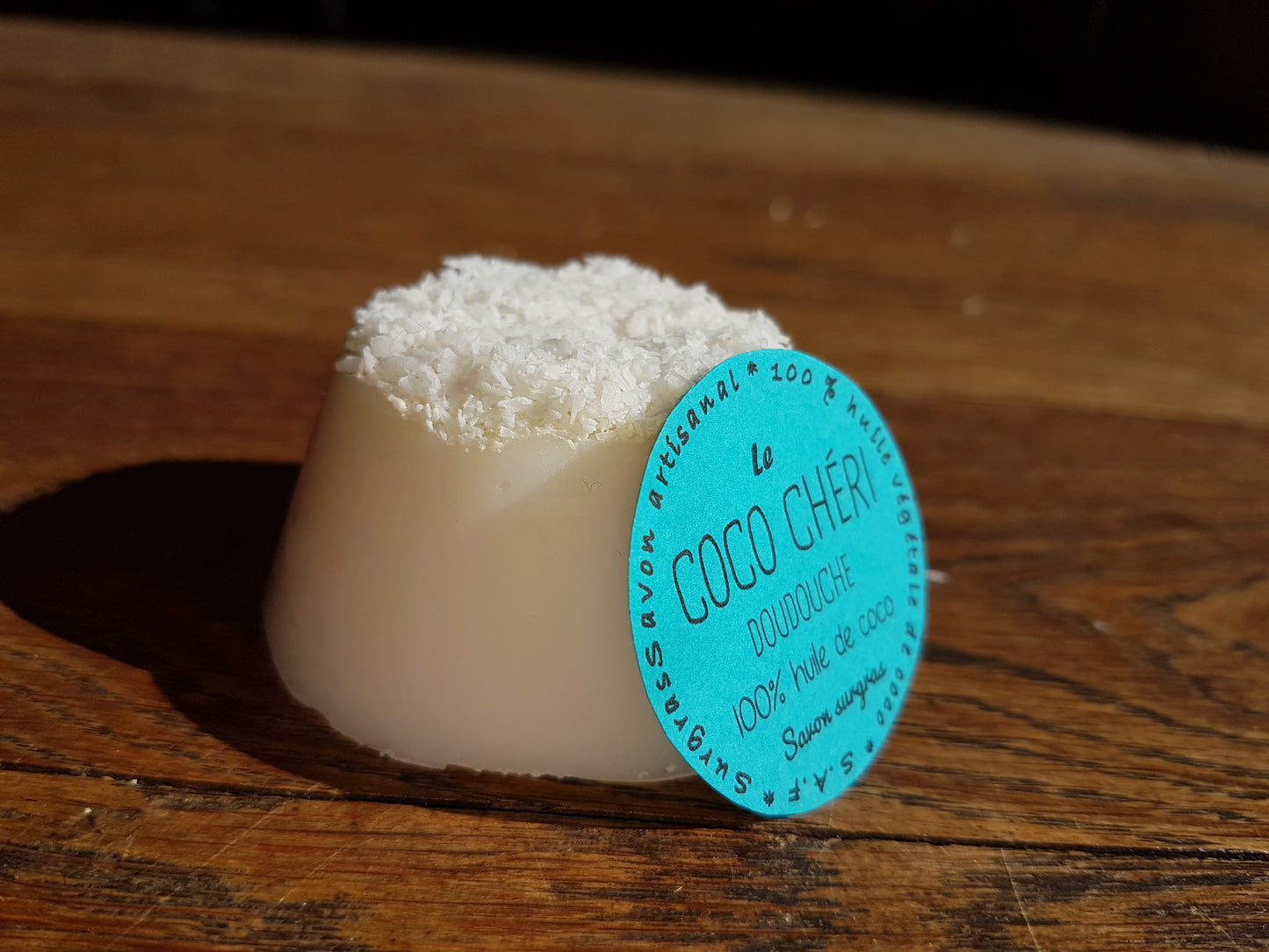 Le "Coco Chéri Doudouche", savon artisanal saponifié à froid très surgras 100% huile de coco et fragrance coco