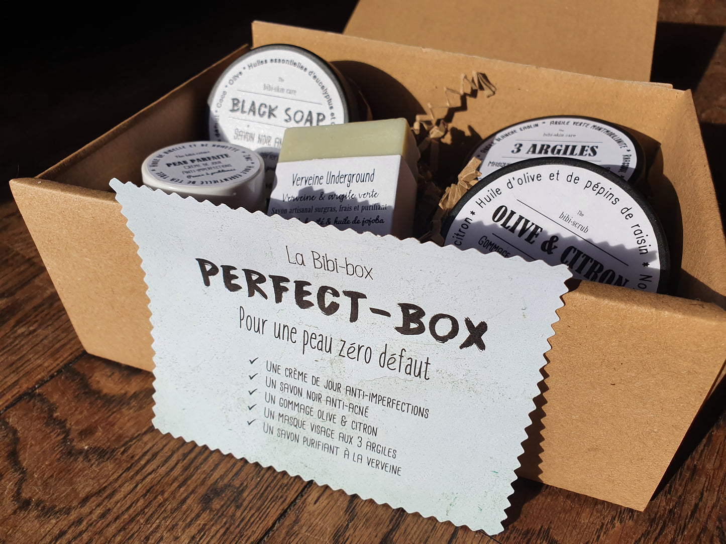 La "Perfect box", coffret ou boîte cadeau de soins complets anti acné et anti boutons pour une peau parfaite