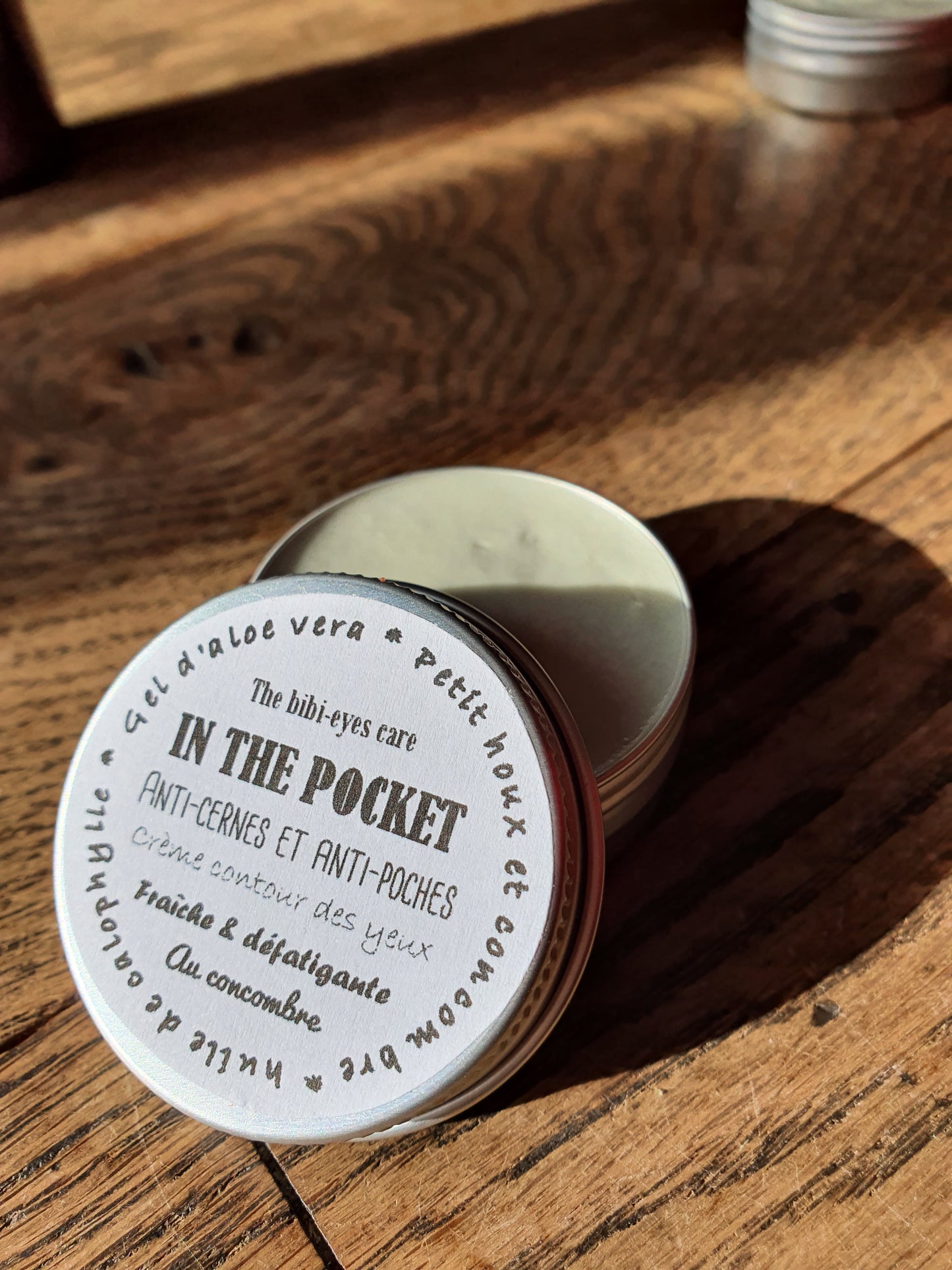 La "In The Pocket", gel crème gelée contour des yeux ant poches et anti cernes à l'aloe vera, concombre et huile de calophylle inophyle