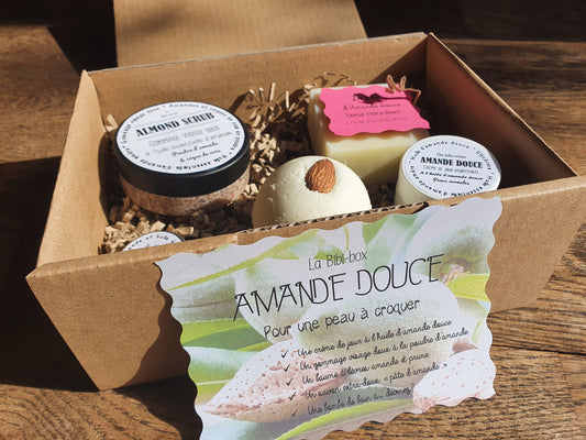 La "Amande douce box", coffret ou boïte cadeau de soins complets à l'amande douce pour une hydratation optimale