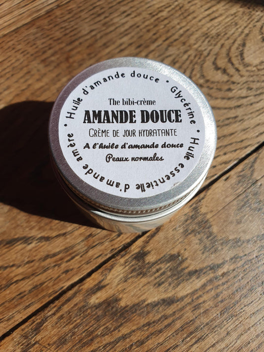 La "Amande douce", crème de jour confort et hydratation à l'huile d'amande douce et à l'huile essentielle d'amande amère