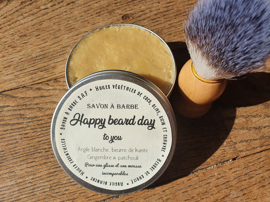 Le "Happy beard day", savon à barbe artisanal surgras saponifié à froid, à l'argile blanche et au karité pour le rasage de ces messieurs