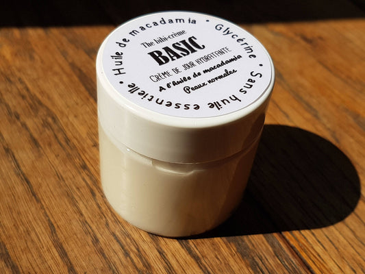 La "Basic", crème de jour hydratante minimaliste mais divine à l'huile de macadamia