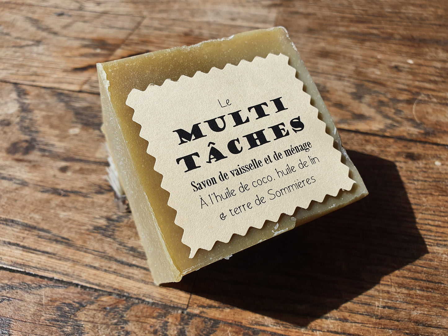 Le "Multi-tâches", savon de vaisselle et de ménage ultra-dégraissant et moussant à l'huile de lin, coco et terre de Sommières