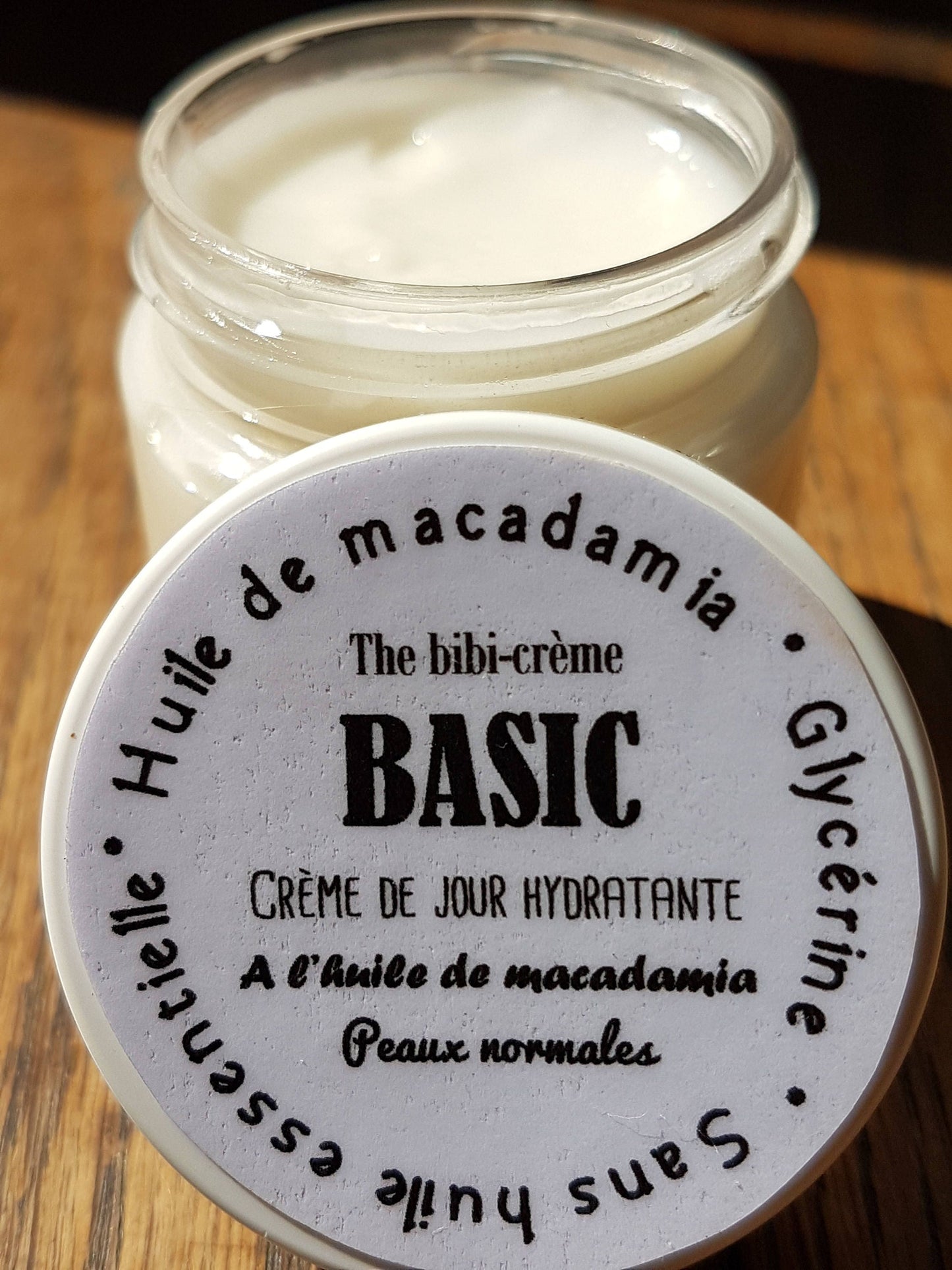 La "Basic", crème de jour hydratante minimaliste mais divine à l'huile de macadamia