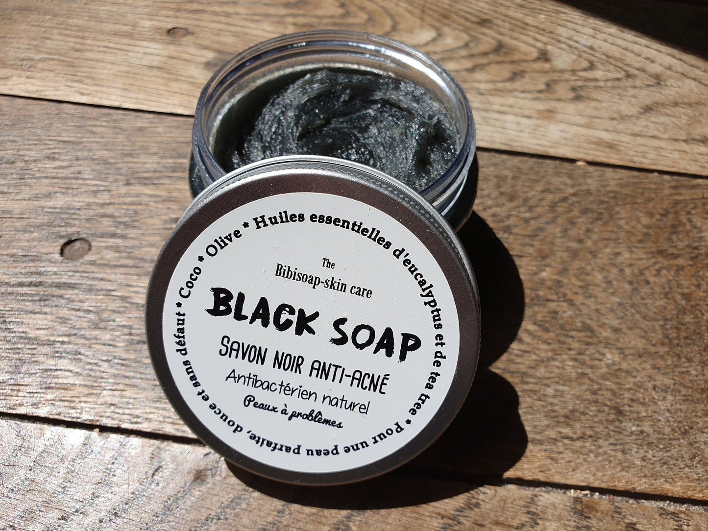 Le "Black soap", savon noir anti acné, savon-pâte mou beldi à l'huile d'olive et huiles essentielles purifiantes d'eucalyptus et d'arbre à thé