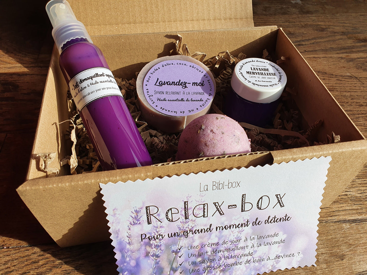 La "Relax-box", coffret ou boîte cadeau de soins complets à la lavande pour un grand moment de détente