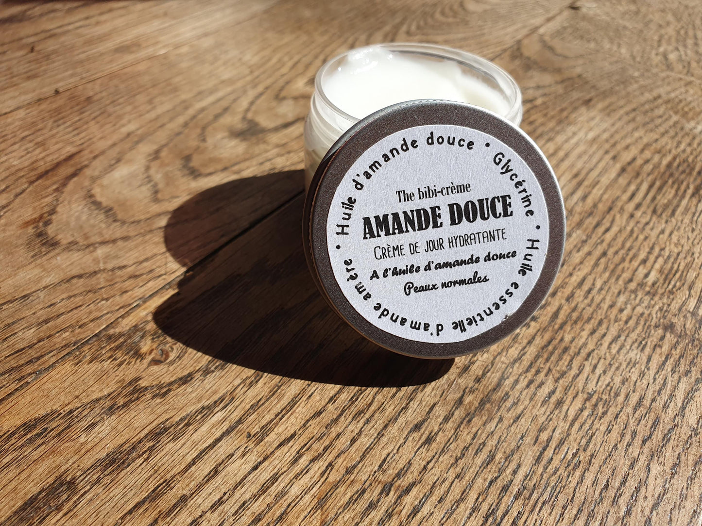 La "Amande douce", crème de jour confort et hydratation à l'huile d'amande douce et à l'huile essentielle d'amande amère