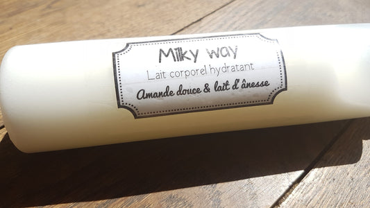 Le "Milky Way", lait corporel fluide pour le corps au lait d'ânesse et à l'huile d'amande douce hydratant et apaisant
