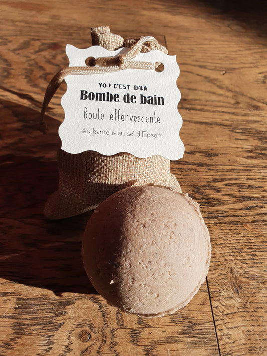 La boule de bain effervescente "Yo ! C'est d'la bombe de bain !" au beurre de karité et au sel d'Epsom relaxant, parfumée au choix