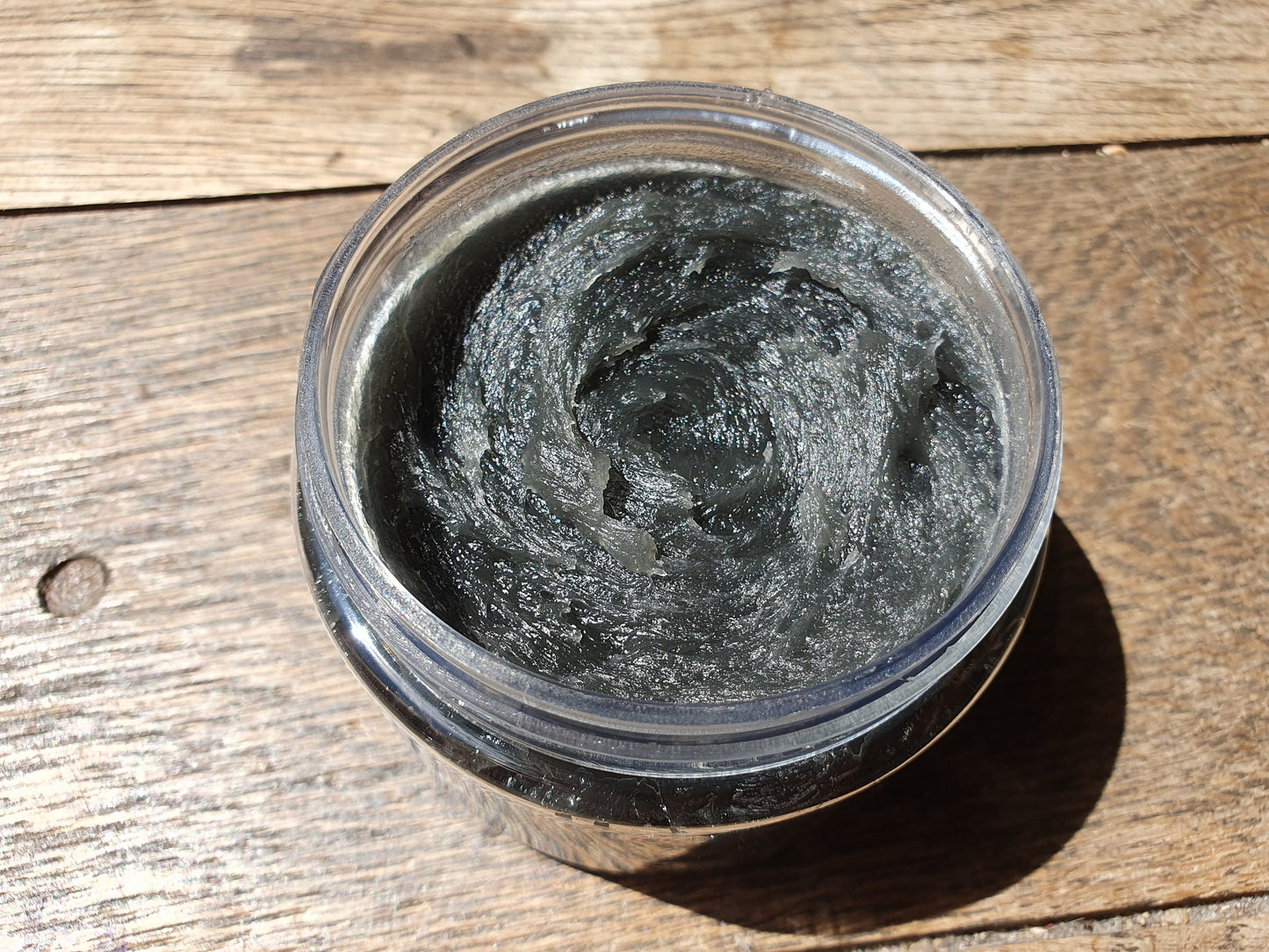 Le "Black soap", savon noir anti acné, savon-pâte mou beldi à l'huile d'olive et huiles essentielles purifiantes d'eucalyptus et d'arbre à thé
