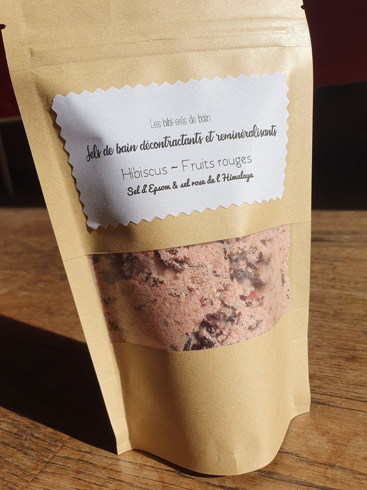 Sels de bain décontractants et reminéralisants "Hibiscus et fruits rouges" au sel rose de l'Himalaya et fleurs d'hibiscus