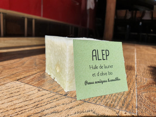L'"Alep de Buzet", savon artisanal surgras saponifié à froid à l'huile de laurier et d'olive spécial peaux sensibles