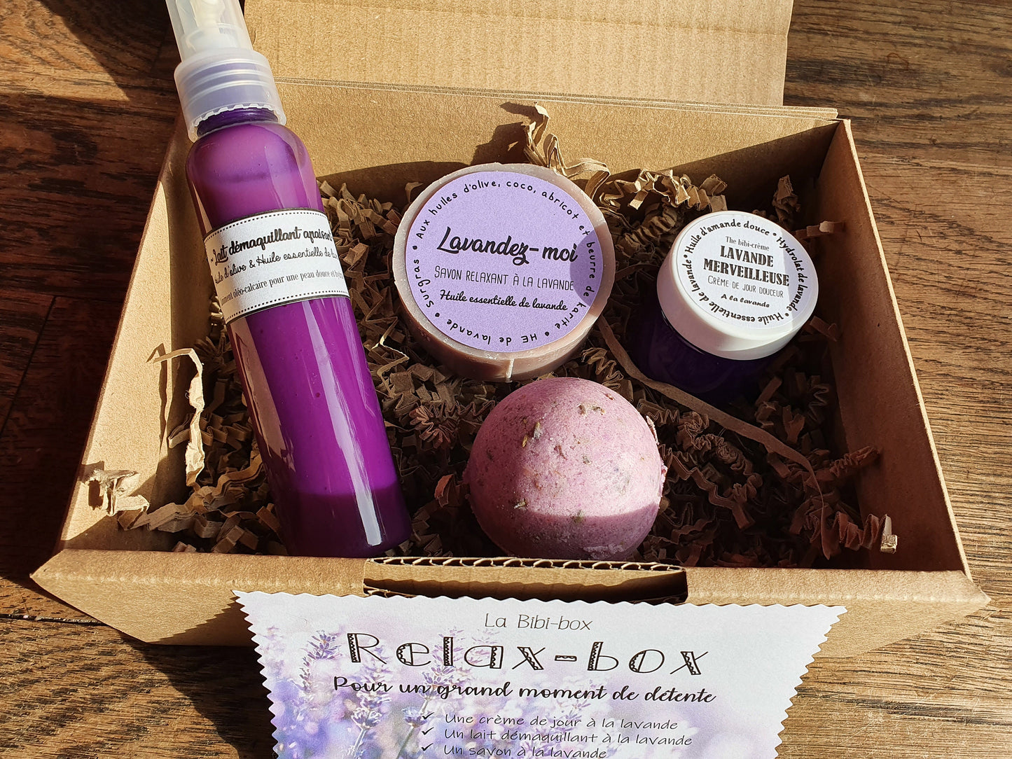 La "Relax-box", coffret ou boîte cadeau de soins complets à la lavande pour un grand moment de détente