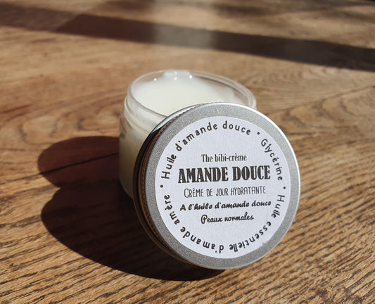 La "Amande douce", crème de jour confort et hydratation à l'huile d'amande douce et à l'huile essentielle d'amande amère