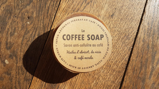 Le "Coffee soap", savon artisanal surgras saponifié à froid exfolient au café, huile de ricin et d'abricot anti odeur