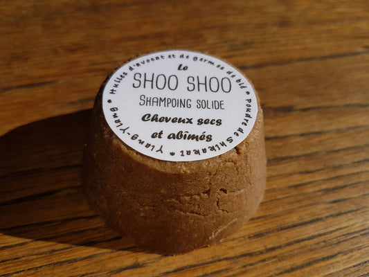 Le "Shoo Shoo cheveux secs et abîmés", shampoing solide artisanal à l'huile d'avocat, coco, ricin et huile essentielle d'ylang-ylang pour une hydratation optimale
