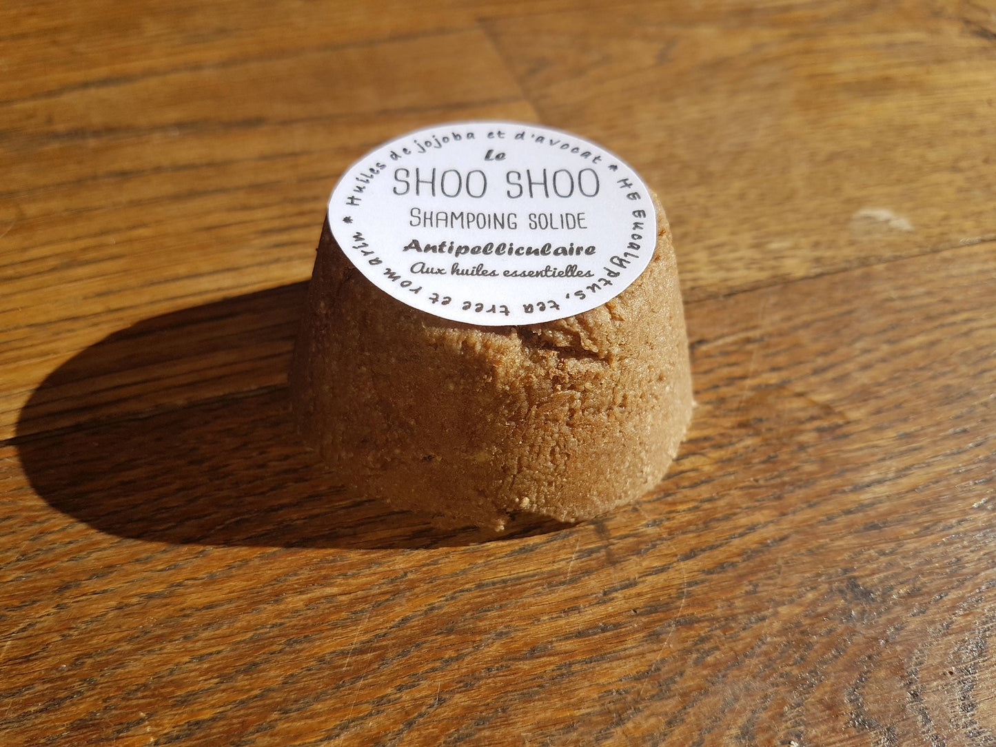 Le "Shoo Shoo antipelliculaire", shampoing solide artisanal aux huiles essentielles de romarin, de tea tree et d'eucalyptus contre les pellicules