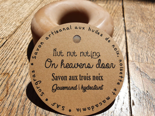 Le "Nut nut nuting on heavens door", savon artisanal surgras saponifié à froid aux huiles de noix, noisette et macadamia gourmand et hydratant