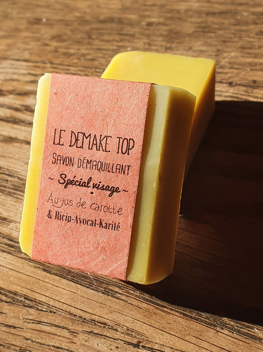 Le "Demake top", savon artisanal surgras saponifié à froid démaquillant bonne mine pour le visage au jus de carotte, huiles de ricin, olive, avocat et beurre de karité