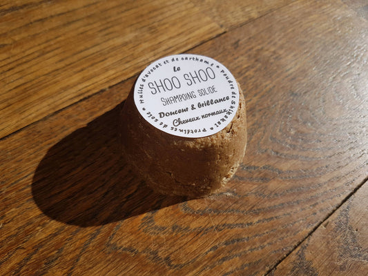 Le "Shoo Shoo, douceur et brillance", shampoing solide artisanal cheveux normaux à l'huile d'avocat, d’olive et de carthame et à la protéine de soie