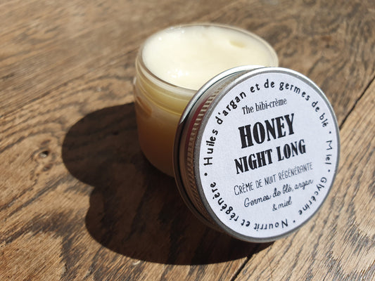La "Honey night long", crème de nuit régénérante et nourrissante au miel, aux huiles d'argan et de germes de blé